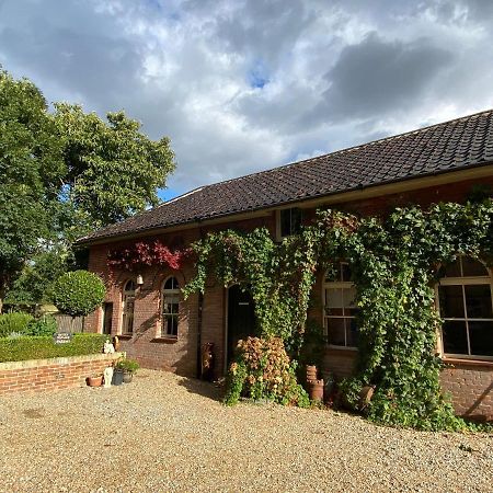 Blundeston Betsey Trotwood. Historic Stylish 2-Bed Cottage. מראה חיצוני תמונה
