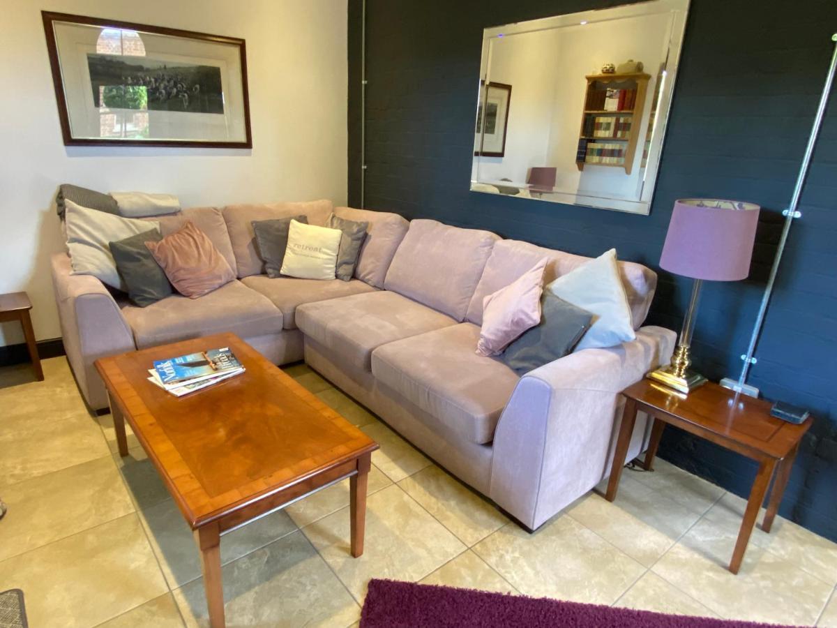 Blundeston Betsey Trotwood. Historic Stylish 2-Bed Cottage. מראה חיצוני תמונה