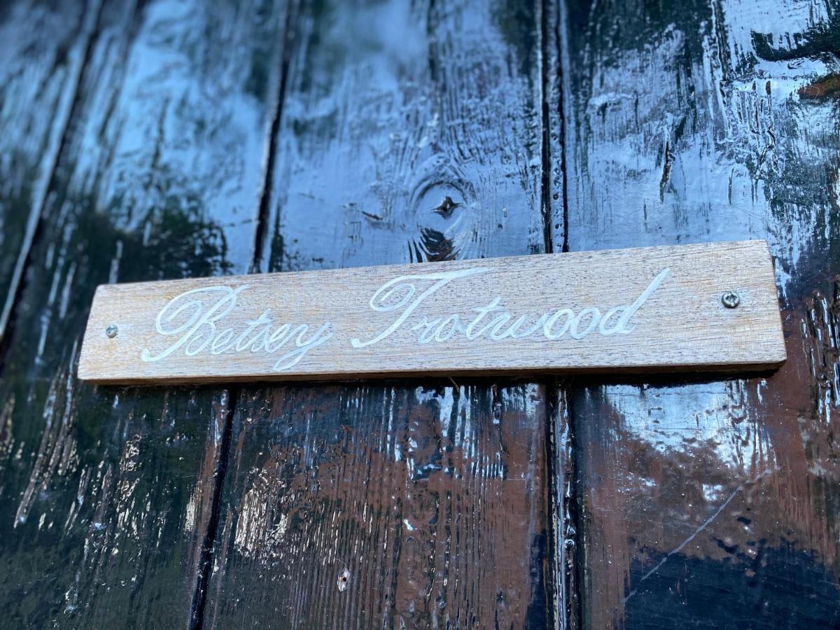Blundeston Betsey Trotwood. Historic Stylish 2-Bed Cottage. מראה חיצוני תמונה