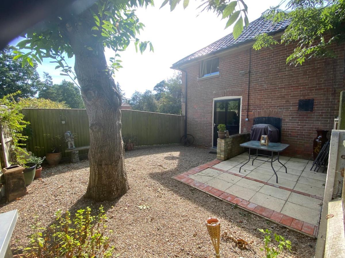 Blundeston Betsey Trotwood. Historic Stylish 2-Bed Cottage. מראה חיצוני תמונה